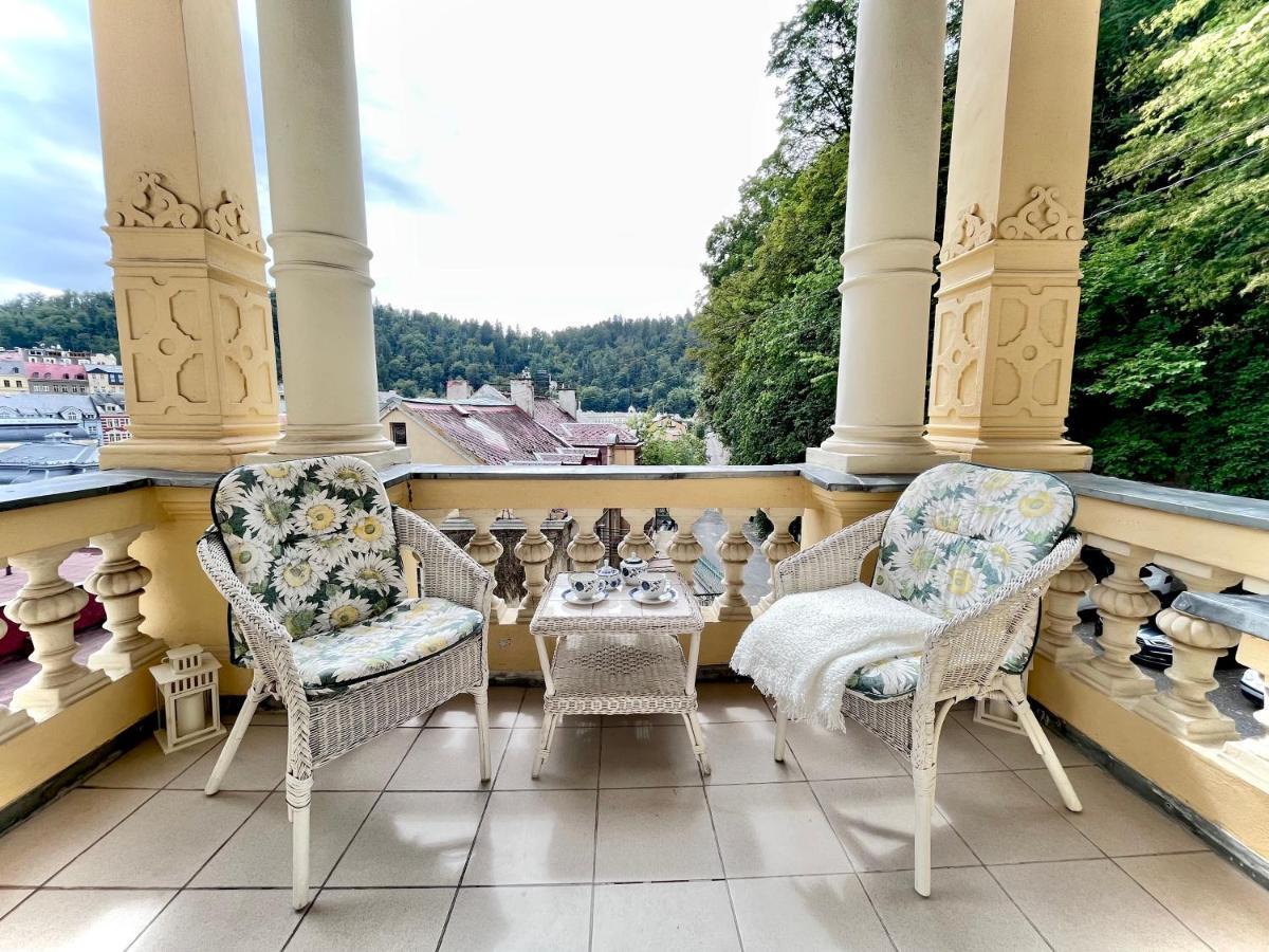Bohemian City - Amazing View, Garage Karlovy Vary Bagian luar foto