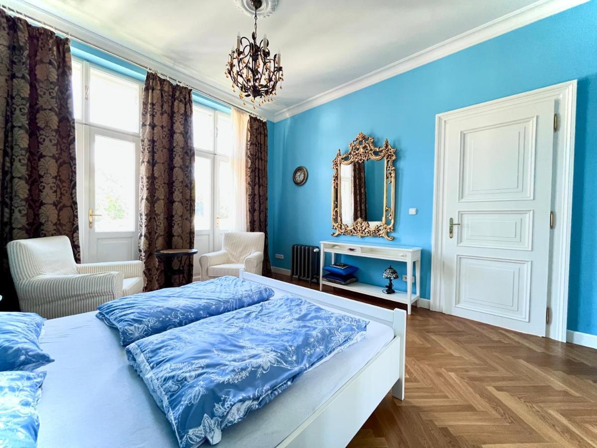 Bohemian City - Amazing View, Garage Karlovy Vary Bagian luar foto